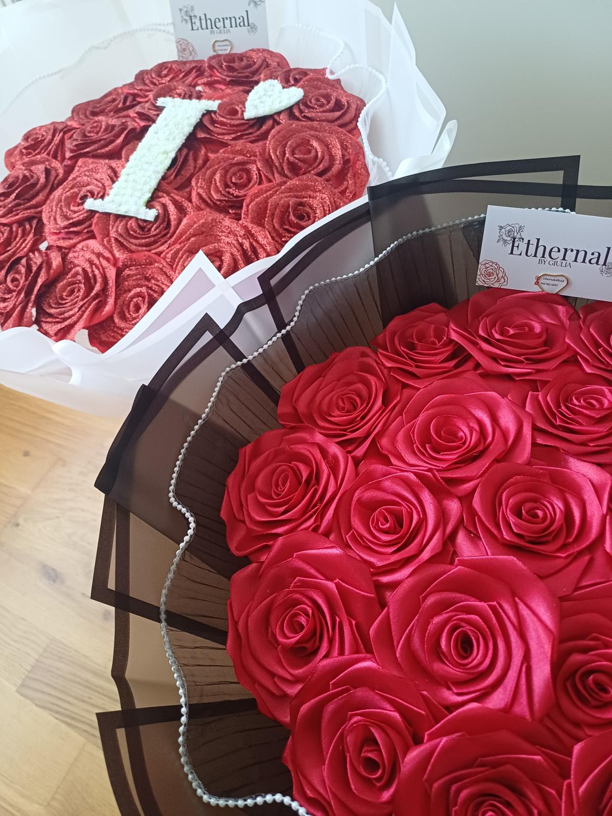 Rose rosse di raso